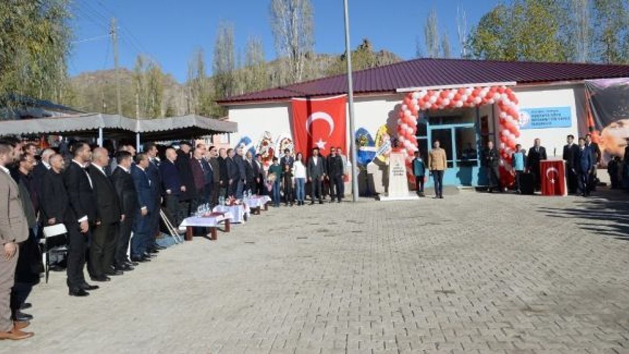 Vali Azizoğlu: “Geleceğin mimarları bugünün çiçekleri bu sıralarda yetişiyor”