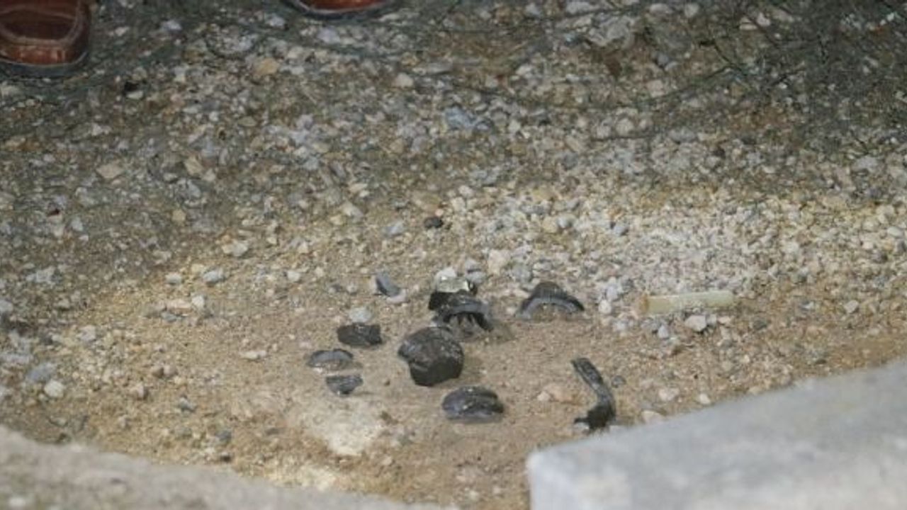 Yol kenarındaki pimi çekilmiş el bombası polis tarafından imha edildi