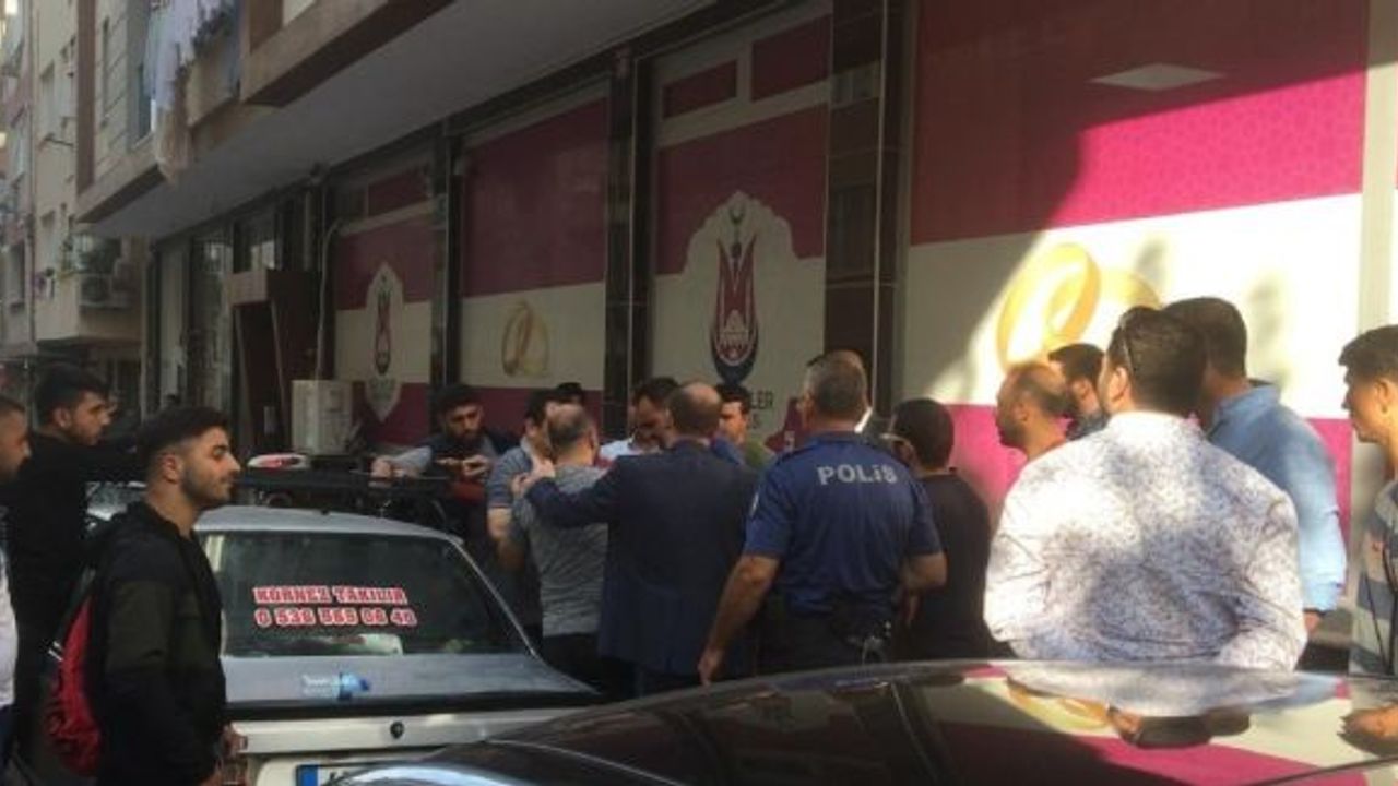 Yolda yürüyen kadını videoya alan şahsa linç girişimi