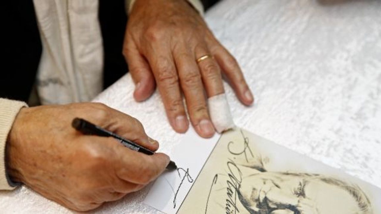 90 yaşında açtığı sergisiyle Atatürk imzasını kalplere kazıdı