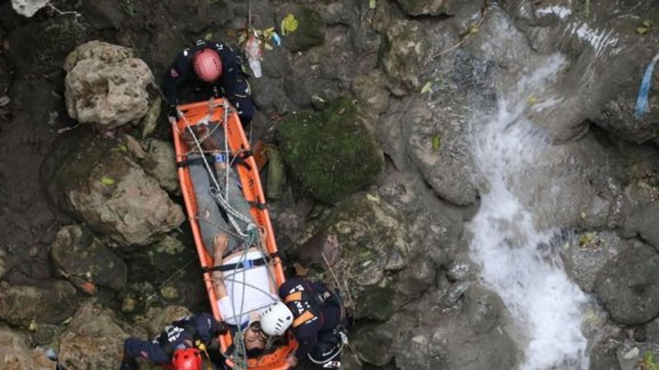 Antalya’da 30 metrelik kanyonda film gibi kurtarma operasyonu