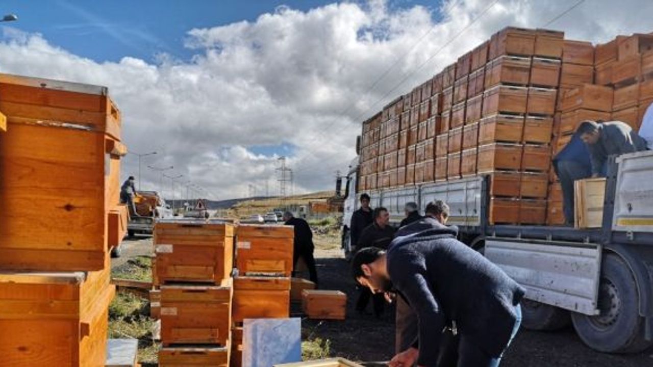 Arıcılar Birliği’nden arı yetiştiricisine 815 bin TL’lik malzeme desteği