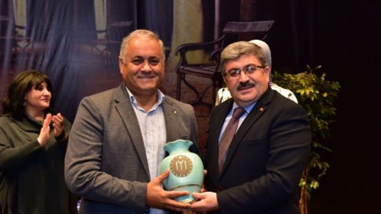 Azerbaycan Kültür Bakanlığı Devlet Tiyatrosu oyuncuları Bilecik’te sahne aldı