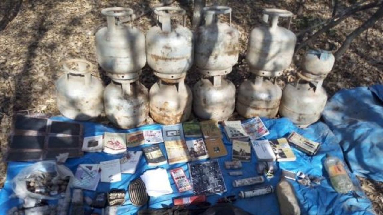 Bingöl’de 6 odalı sığınak ile patlayıcılar ele geçirildi