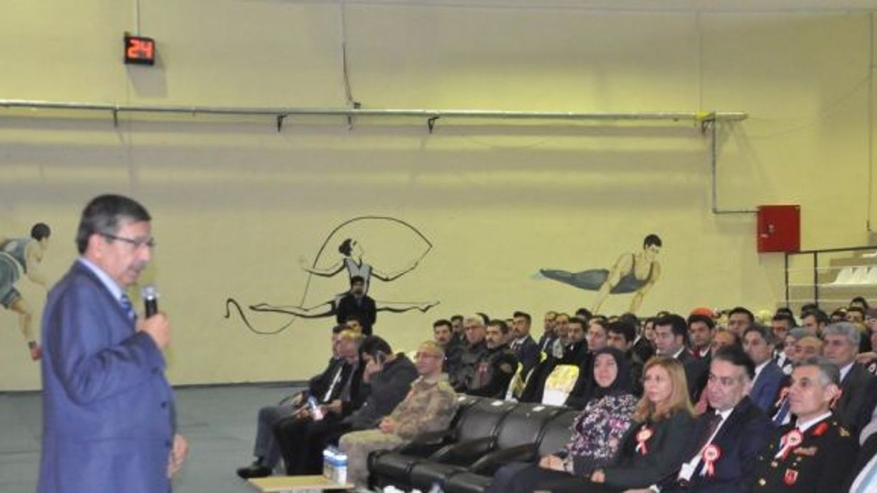 Bitlis’te 24 Kasım Öğretmenler Günü kutlandı