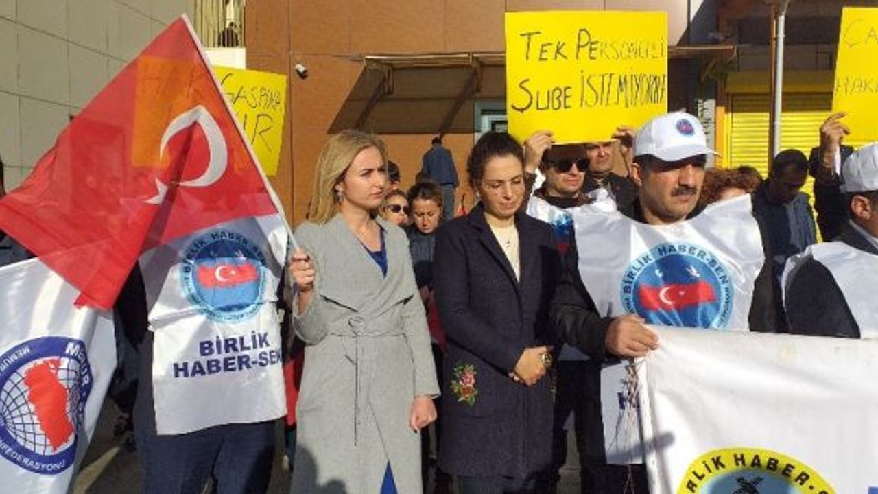 Bursa’da hafta sonu mesaileri verilmeyen PTT çalışanları eylem yaptı