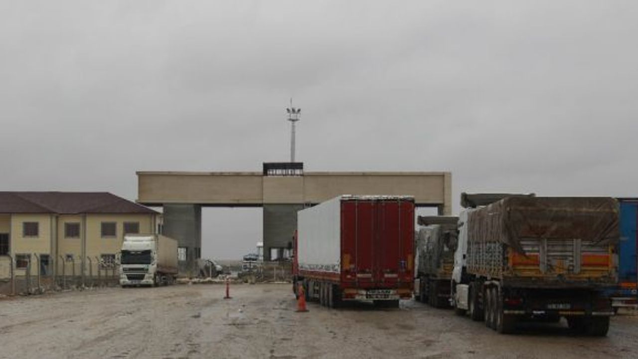 Çobanbey Sınır Kapısı’nın kapatılması sürücüleri zor durumda bıraktı