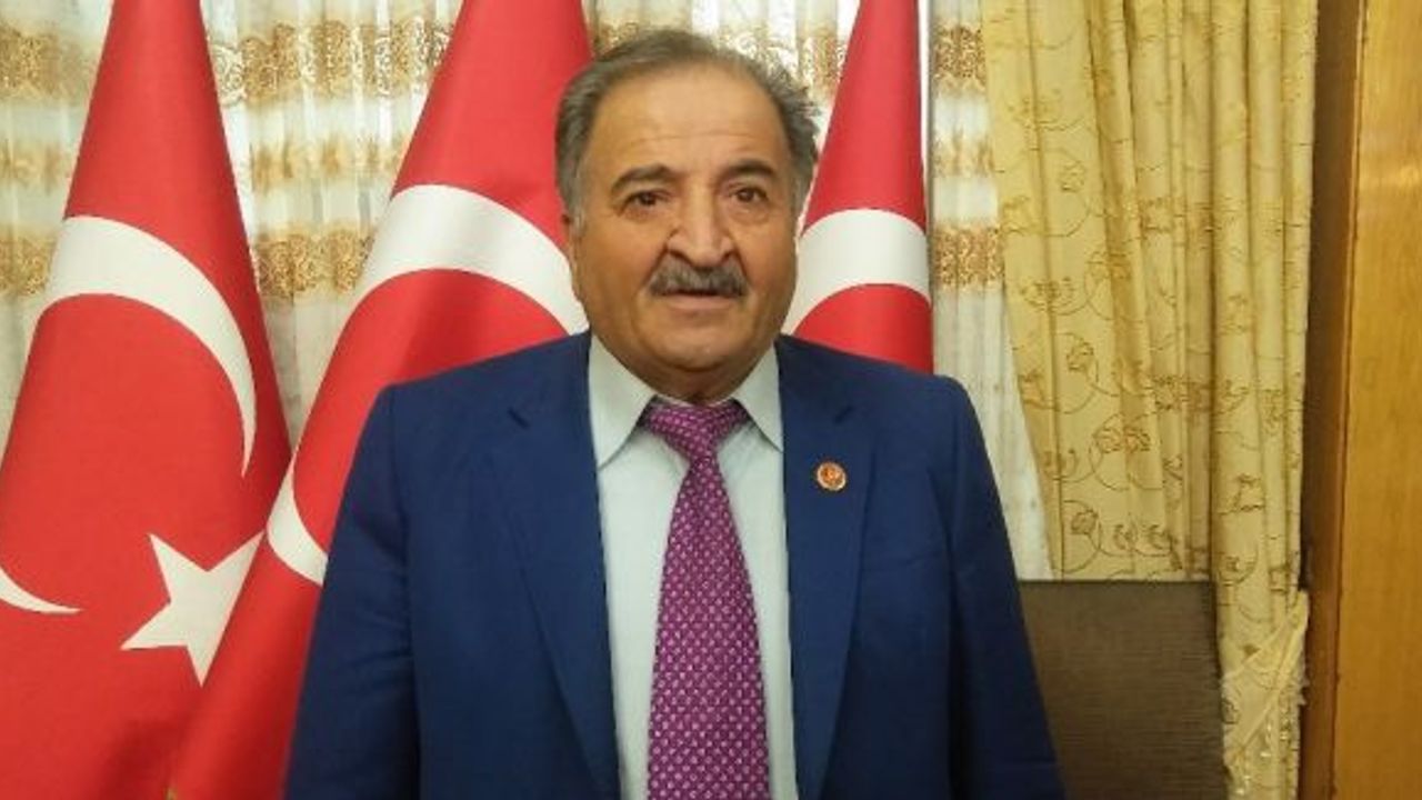 Fatma Şahin’in aday gösterilmesine sevinen muhtarlar bin 200 güvercin uçurdu