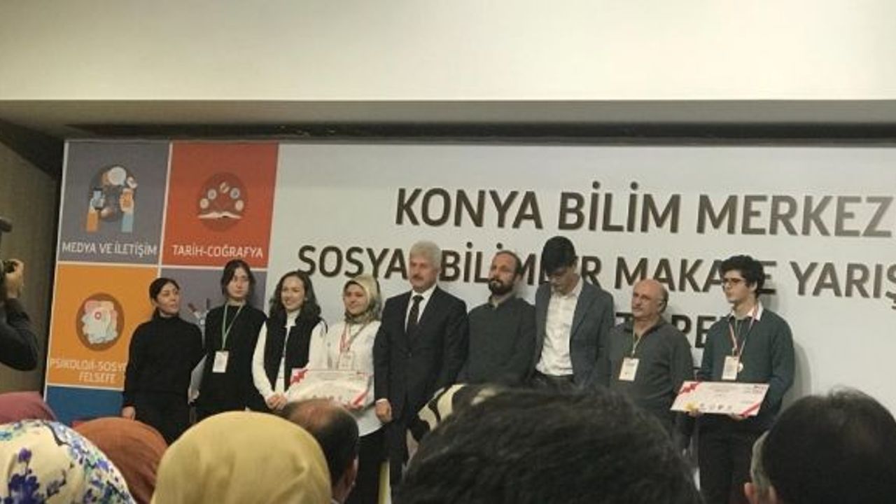 Fen Lisesi öğrencisi makale yarışmasında Türkiye üçüncüsü oldu