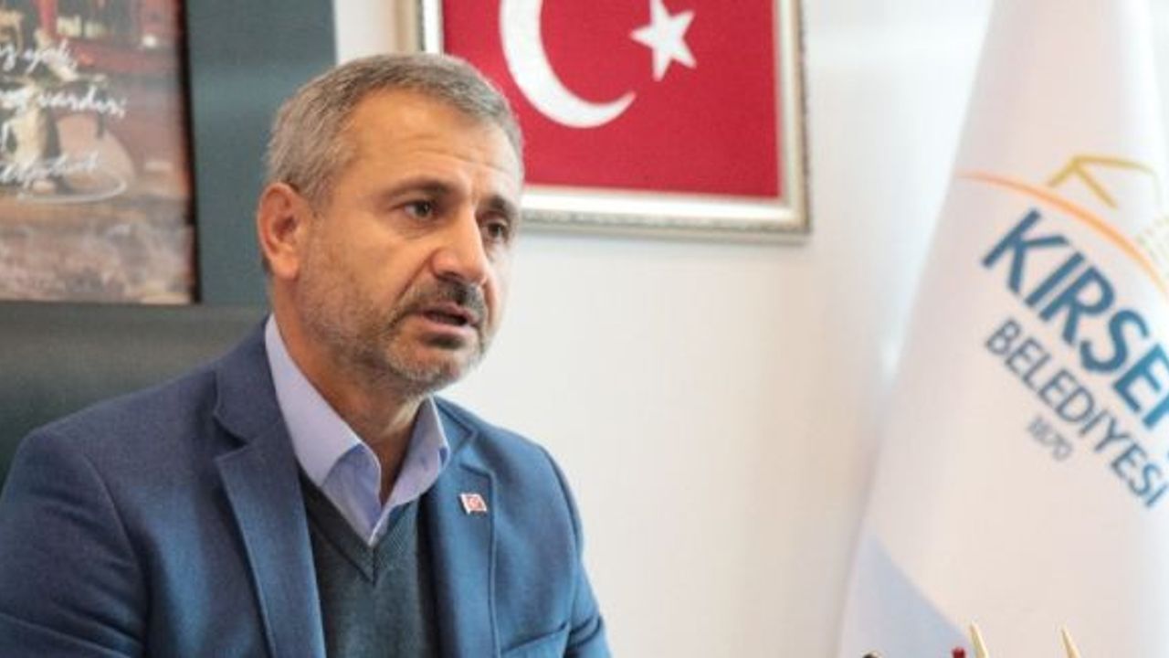 Kırşehir Belediye Başkan Yardımcısı Veli Şahin, yeniden meclis üyesi olmak için görevini bıraktı