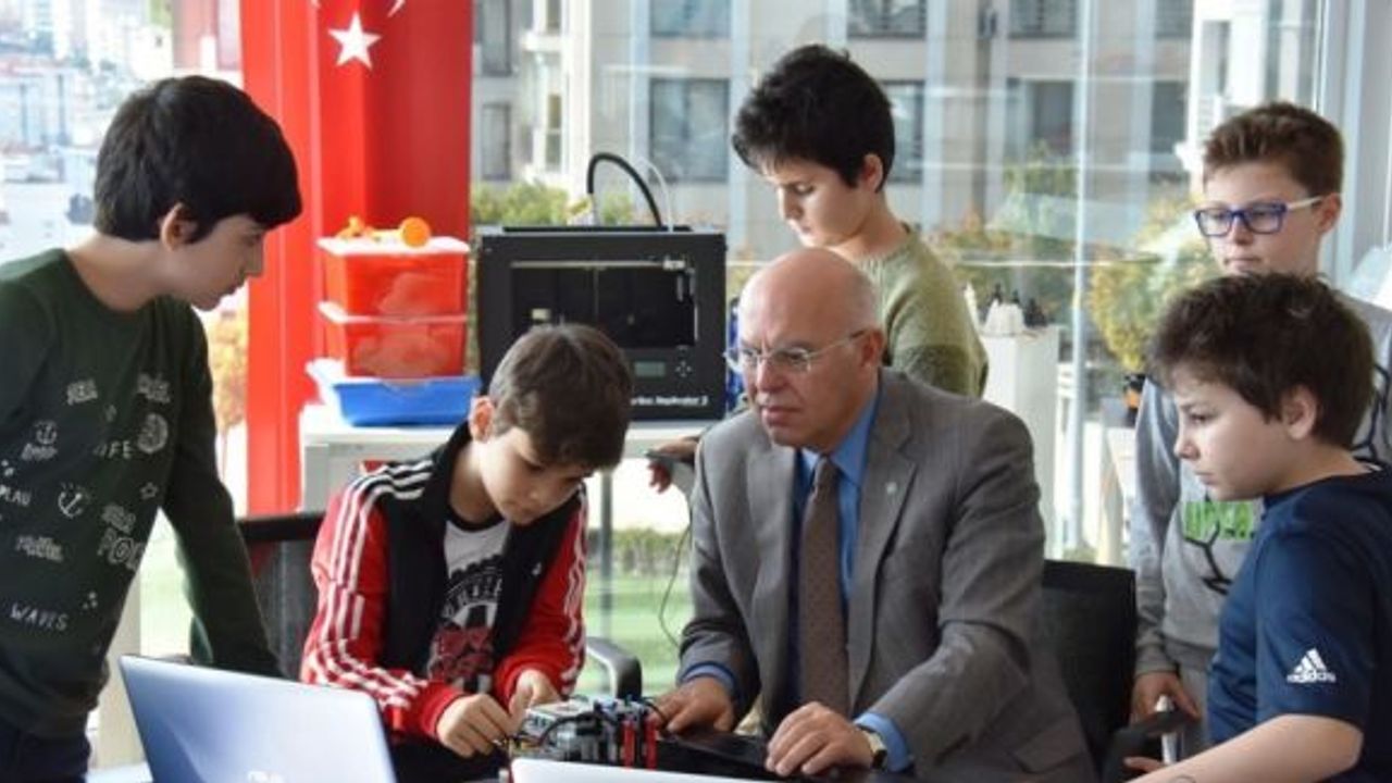 Kod akademi ile çocuklar uzayda yaşamı tasarlıyor