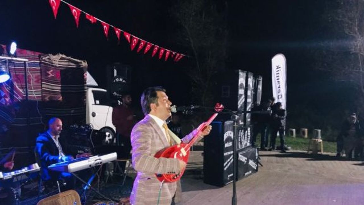 Köylüler Kadriye ve Ali Saruhan kardeşlerin türküleriyle coştu