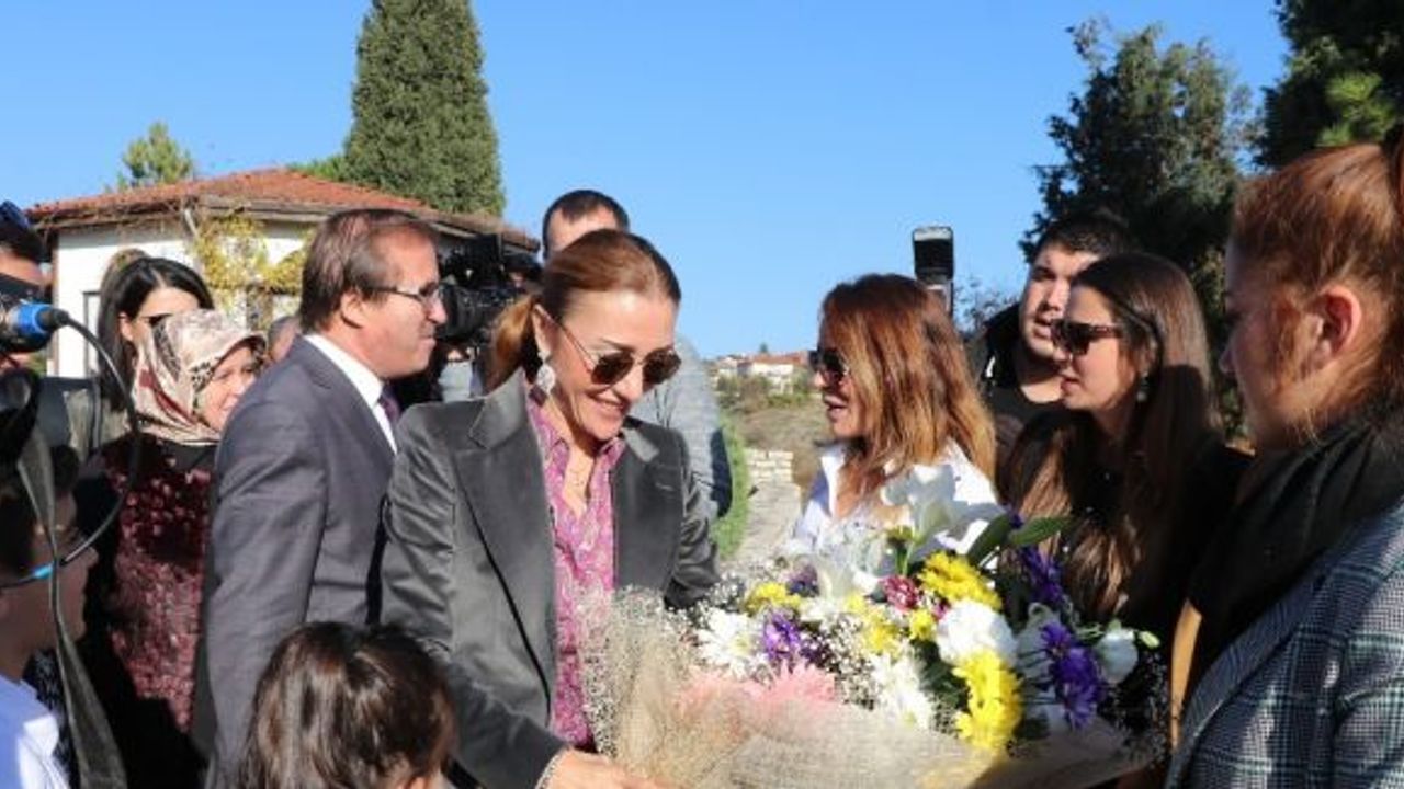 Kültür ve Turizm Bakanı Ersoy’un eşi Safranbolu’yu gezdi