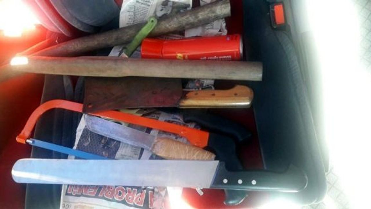 Maça gelen taraftar otobüslerinden satır ve döner bıçakları çıktı