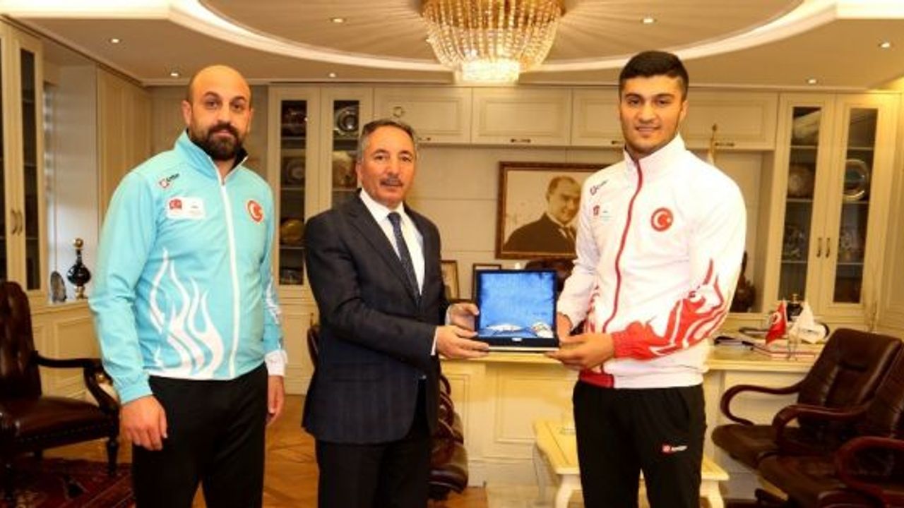 Milli sporcu Malkan’dan Rektör Karabulut’a ziyaret