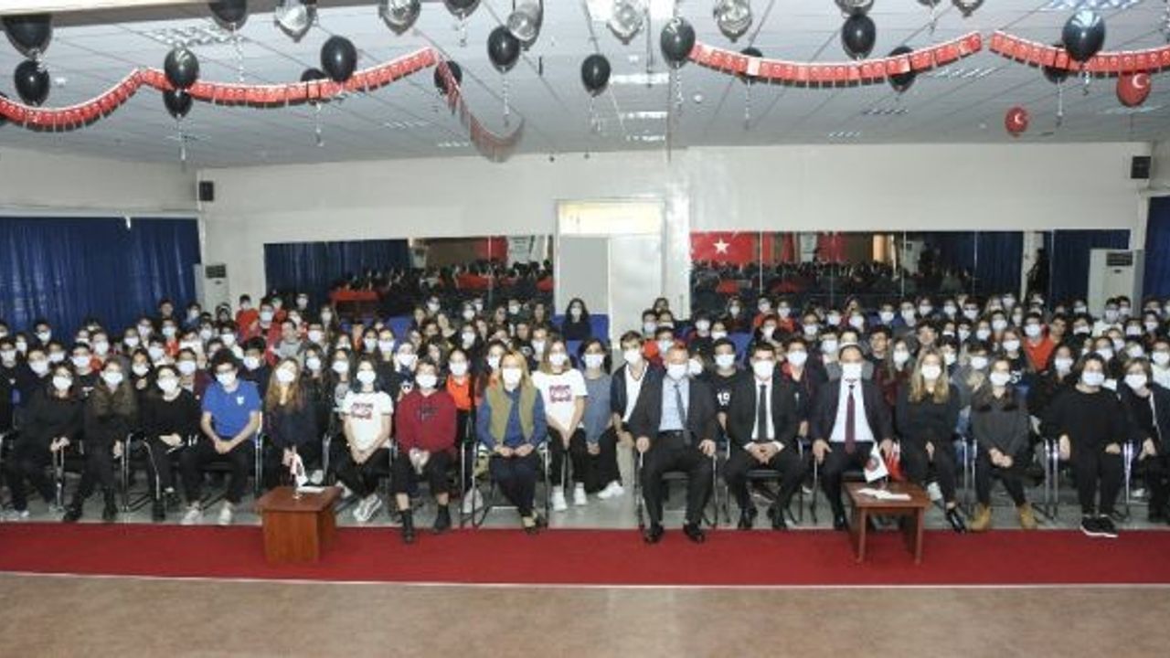 Öğrenciler maske takarak, "lösemi bulaşıcı değil, iyilik bulaşıcıdır" mesajı verdi