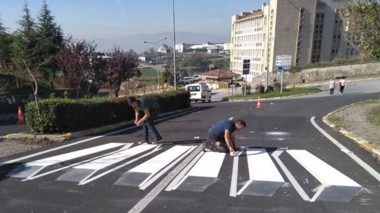 Okul önlerine üç boyutlu yaya geçidi