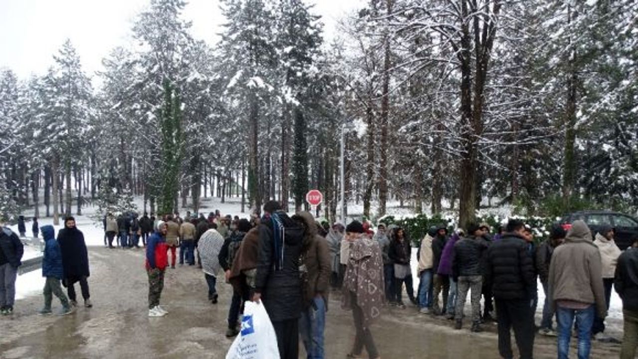 Göçmenlerin Bosna Hersek-Hırvatistan sınırındaki zorlu bekleyişi sürüyor