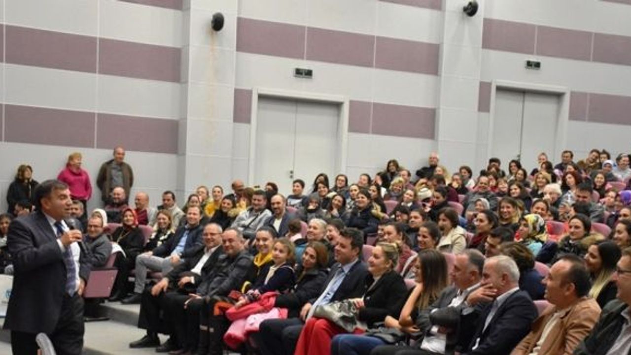 Prof. Dr. Üstün Dökmen Çorlulularla bir araya geldi
