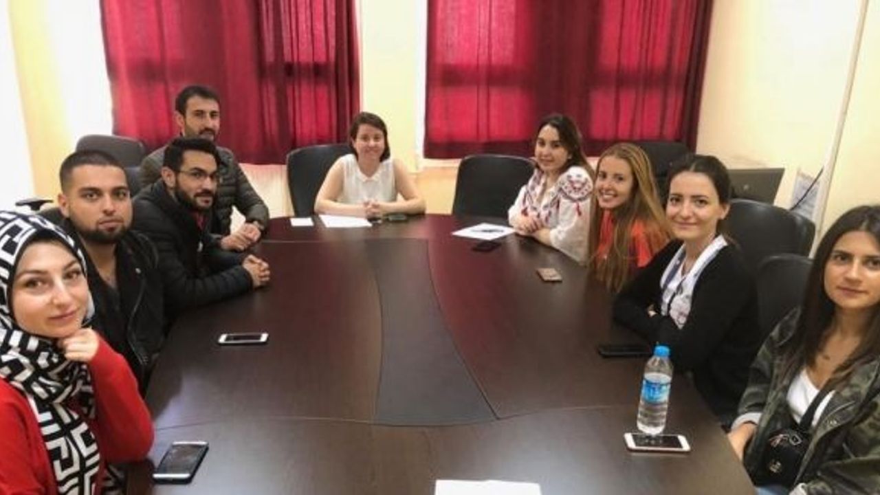 Sağlık Bilimleri Fakültesi Dekanı Prof. Dr. Sevim Çelik, öğrenci temsilcileri ile görüştü