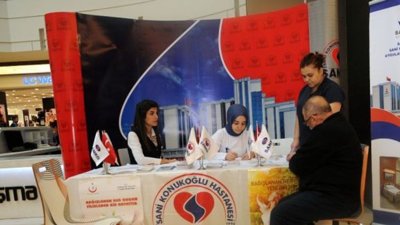 SANKO Hastanesi, SANKO Park Avm’de organ bağışı bilgilendirmesi yapıyor