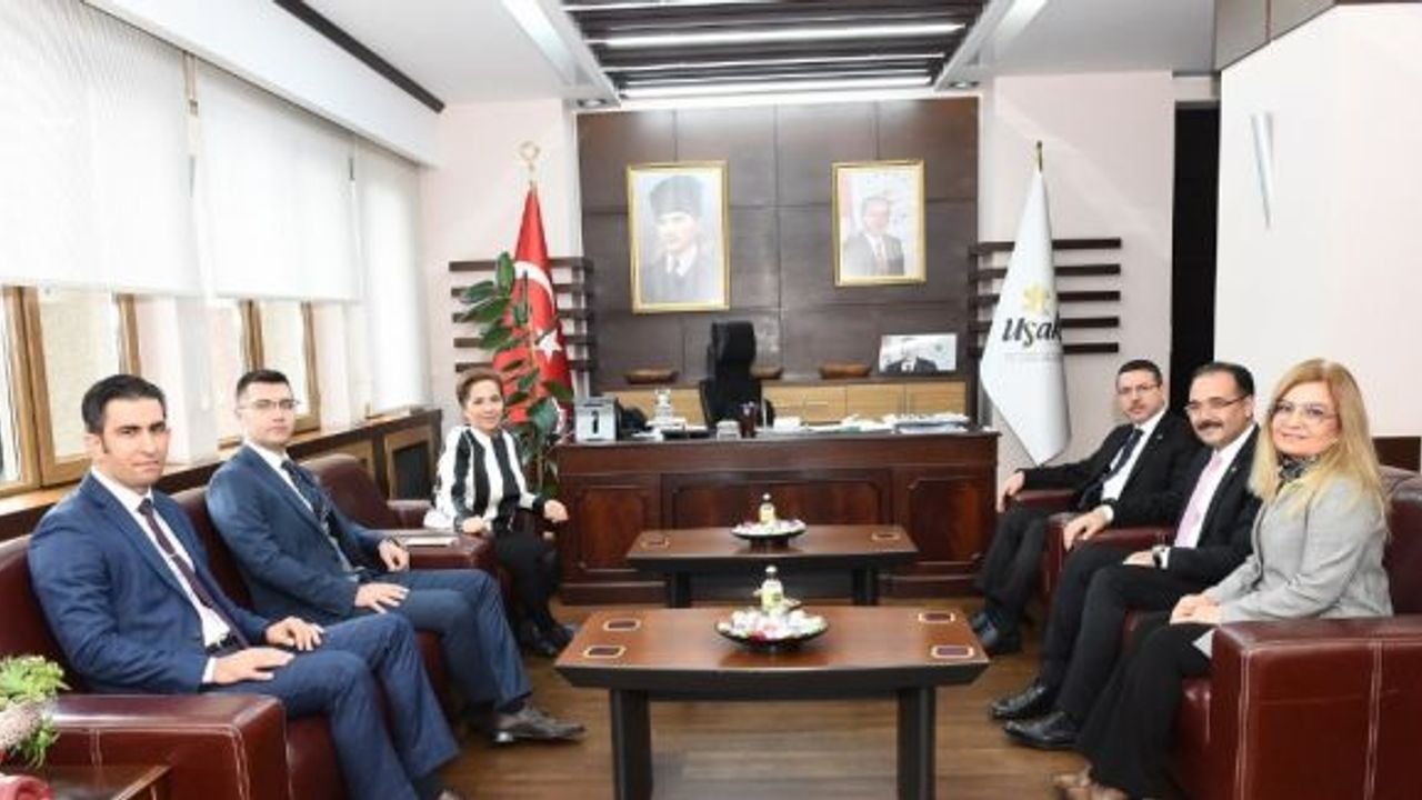 Sayıştay Başkanı Seyit Ahmet Baş Uşak’ta konferansa katıldı