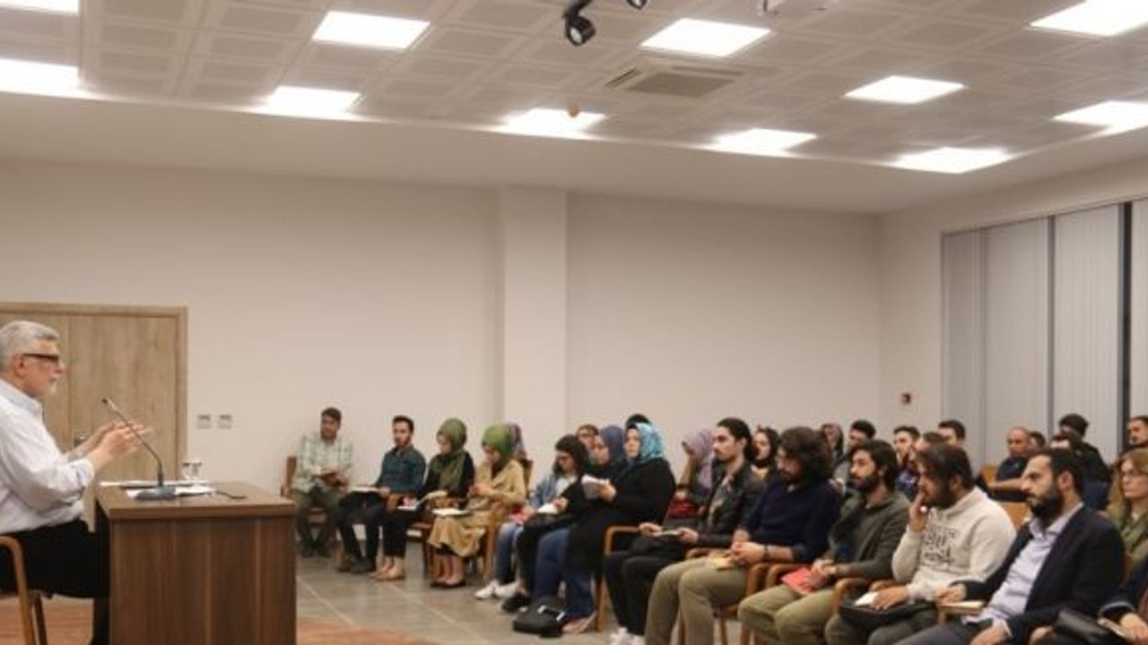 Serdivan Fikir ve Sanat’ta Politika Teorisi konuşuldu