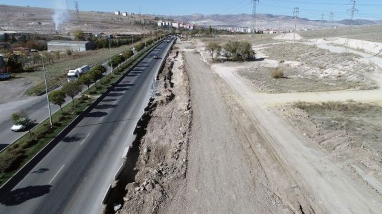 Sincan OSB-Yenikent arasındaki yol genişletme çalışmaları gece gündüz devam ediyor