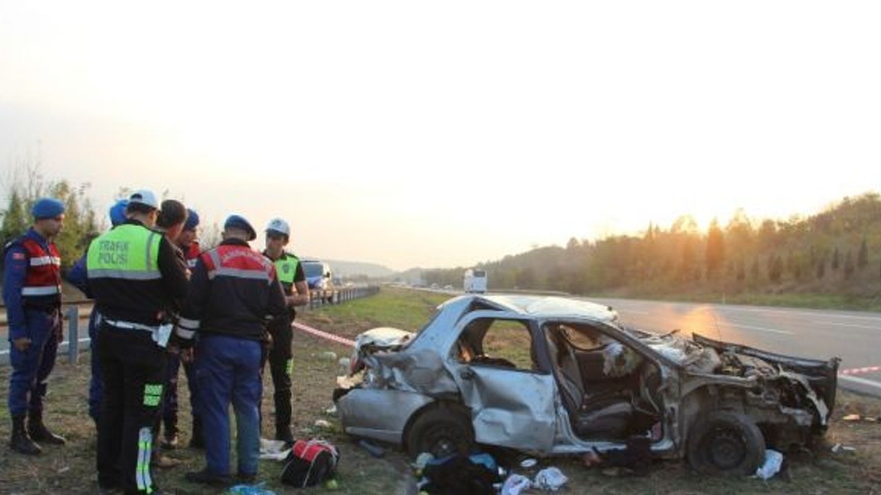 TEM Otoyolu’nda feci kaza: 1’i ağır 3 yaralı