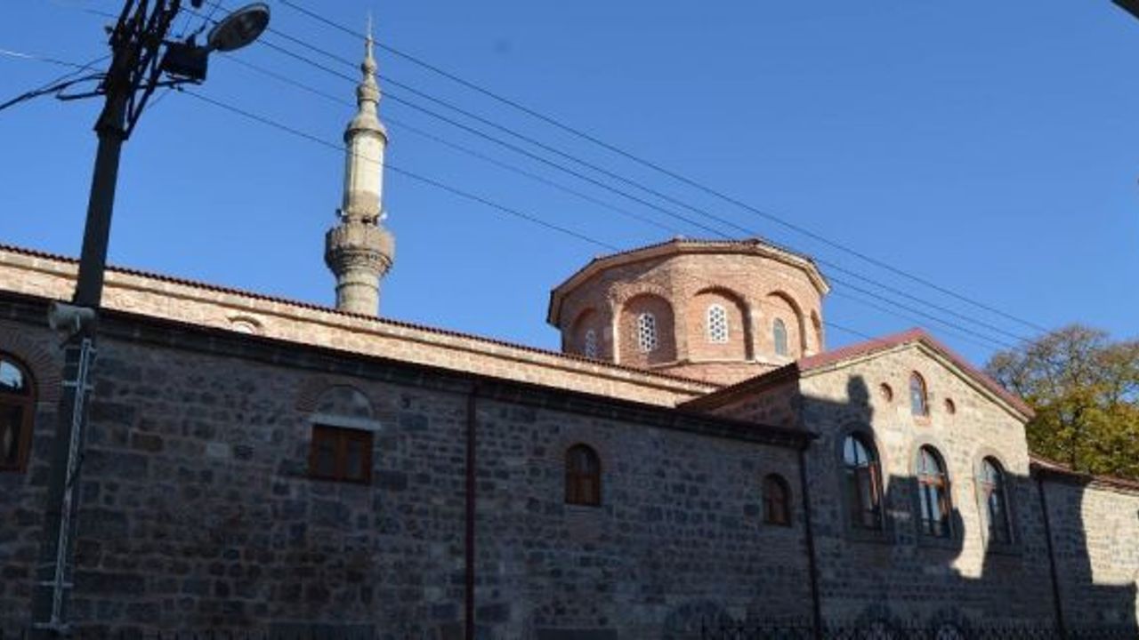 Trabzon’da restorasyonu tamamlanan Ortahisar Büyük Fatih Camii ibadete açıldı