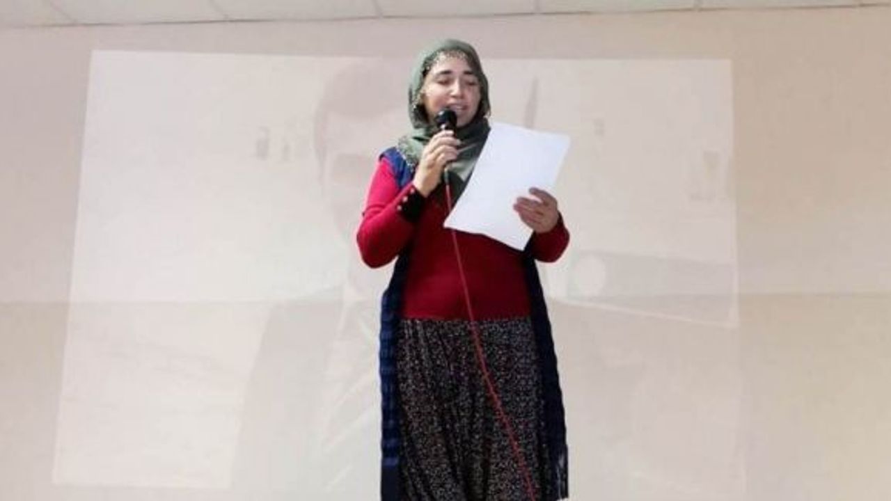 Tuncelili 2 çocuk annesi,  şehit öğretmen Necmettin Yılmaz’a şiir yazdı