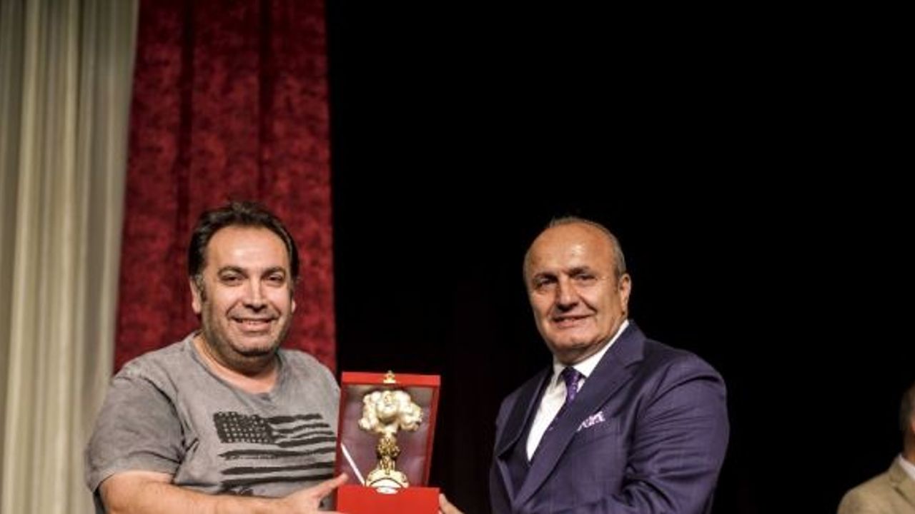 “Vay Sen Misin Ben Olan” isimli tiyatro, Taşköprü’de sahnelendi