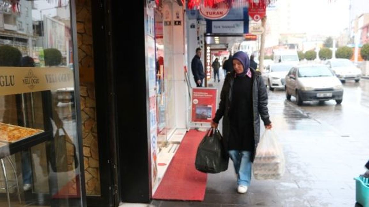 33 yaşındaki 3 çocuk annesinin azmi örnek oluyor