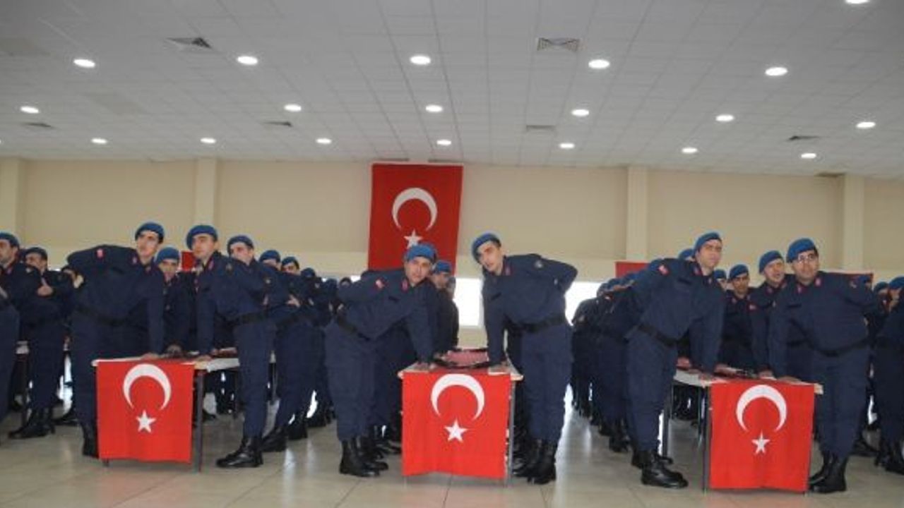 Aliağa’da 373. kısa dönem erlerin yemin töreninde duygu dolu anlar