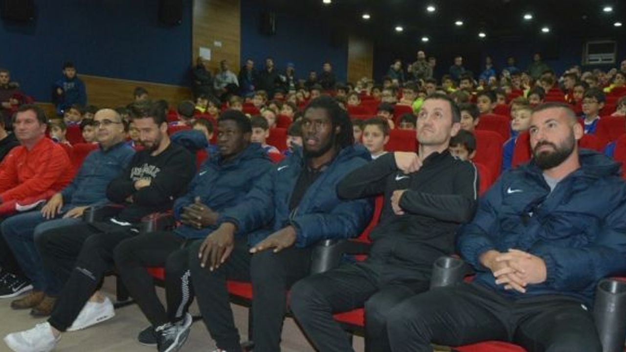 Aliağaspor FK’nın yıldızları altyapı oyuncularıyla söyleşide buluştu
