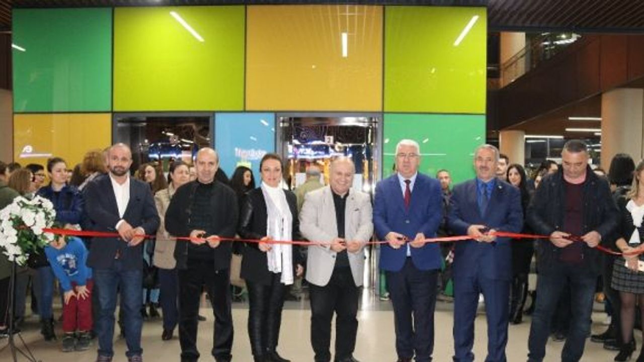 Başkan Yüksel, ’Bak Düşün Hisset’ konulu resim sergisinin açılışına katıldı