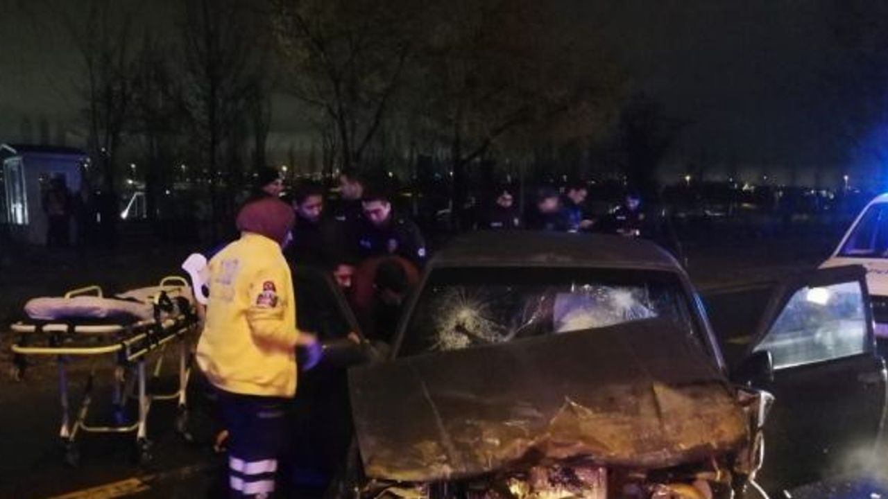 Başkent’te hırsız-polis kovalamacası kazayla bitti: 1’i polis, 2 yaralı