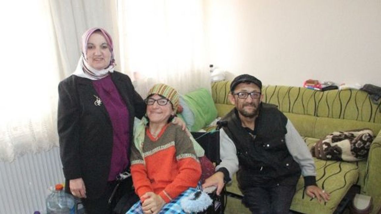 Bedensel engelli çiftin evliliği herkese örnek oluyor