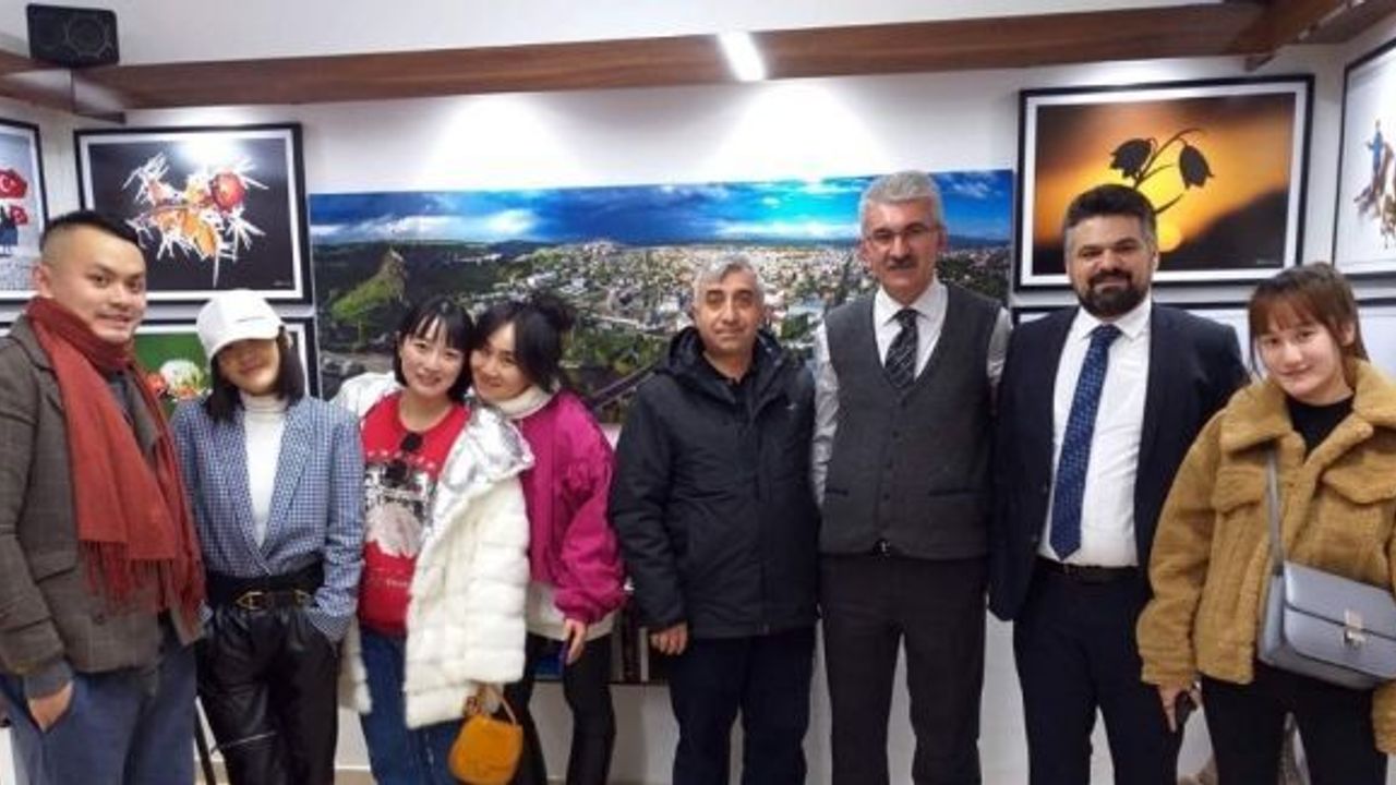 Çinli sosyal medya bloggerler Beşli’nin fotoğraf galerisini gezdi