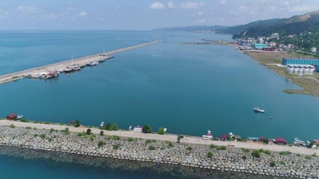 Deniz Kuvvetleri’nin Sürmene’de kuracağı üs için Çevre ve Şehircilik Bakanlığı’ndan onay yazısı bekleniyor