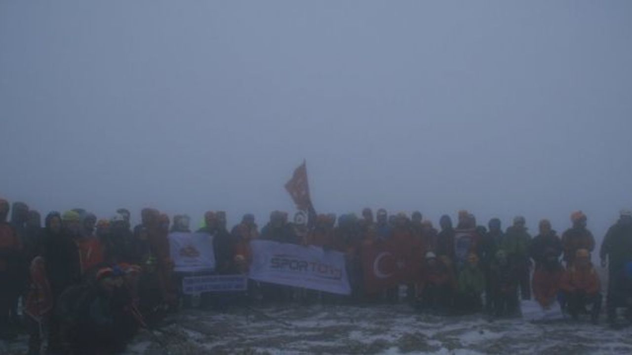 Edirneli dağcı İzmir Bozdağ’da Dünya Dağlar Günü Tırmanışı’na katıldı
