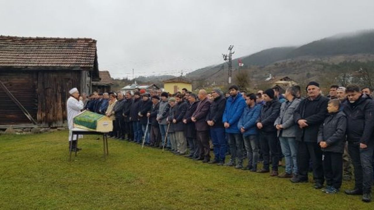 Fitness hocası tarafından boğazı kesilerek öldürülen kadın, toprağa verildi