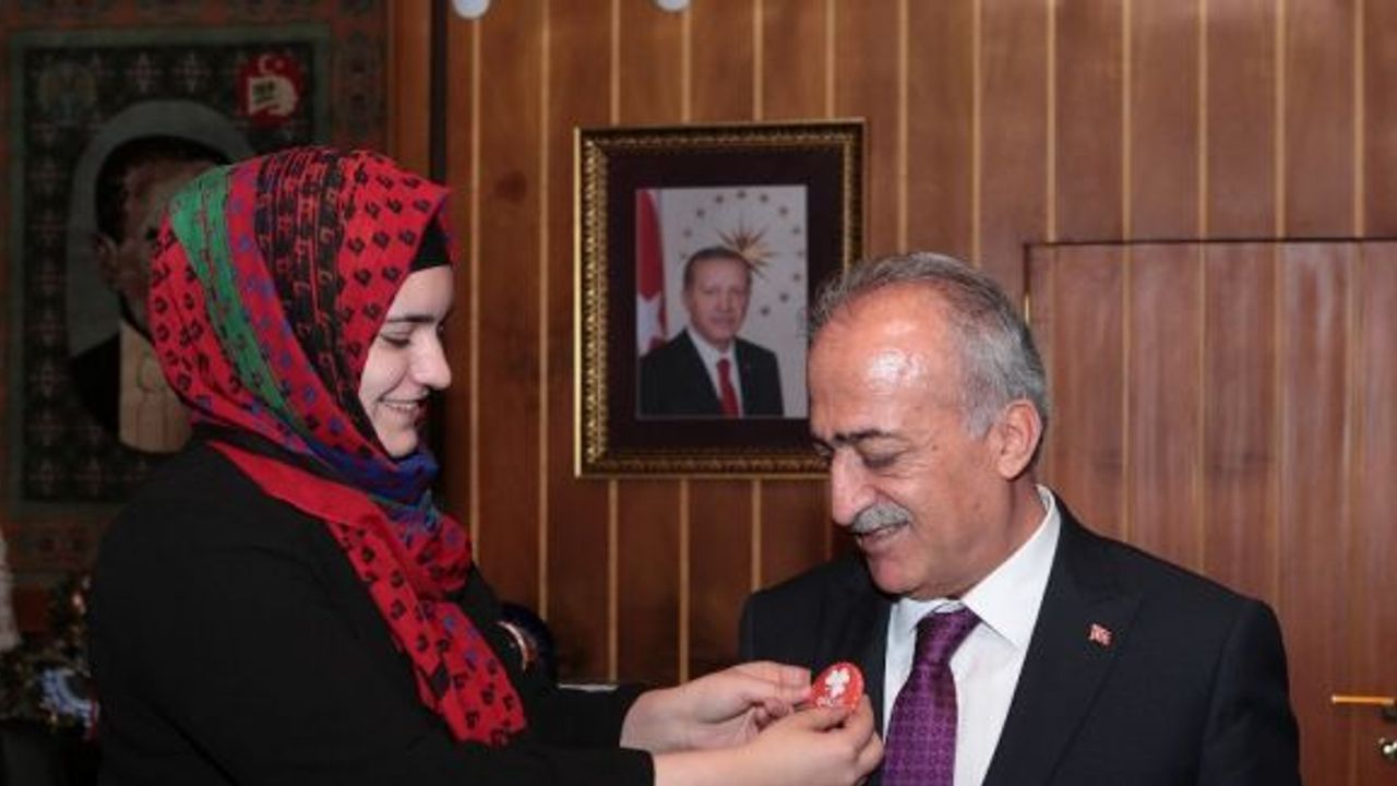 Güçlü İyiliğin Mimarı Revzanur Eker’den Rektör Çomaklı’ya ziyaret