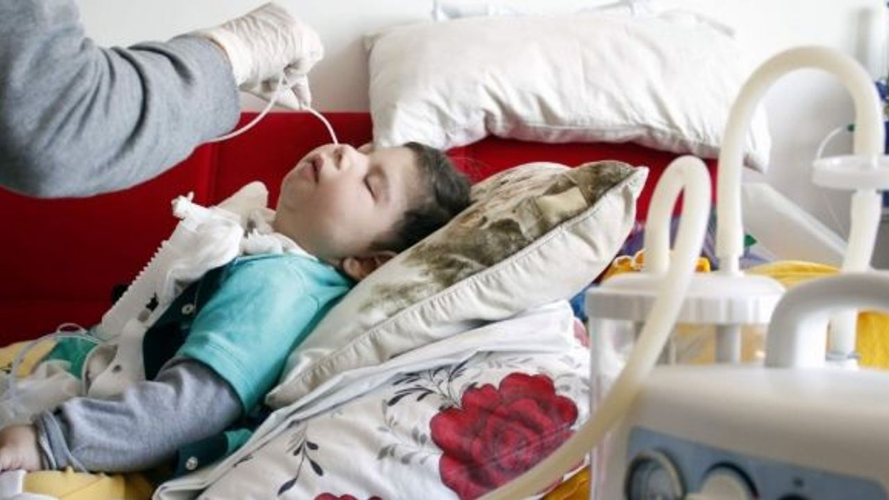 Minik Taha’nın nefes alması 35 bin TL’lik makineye bağlı