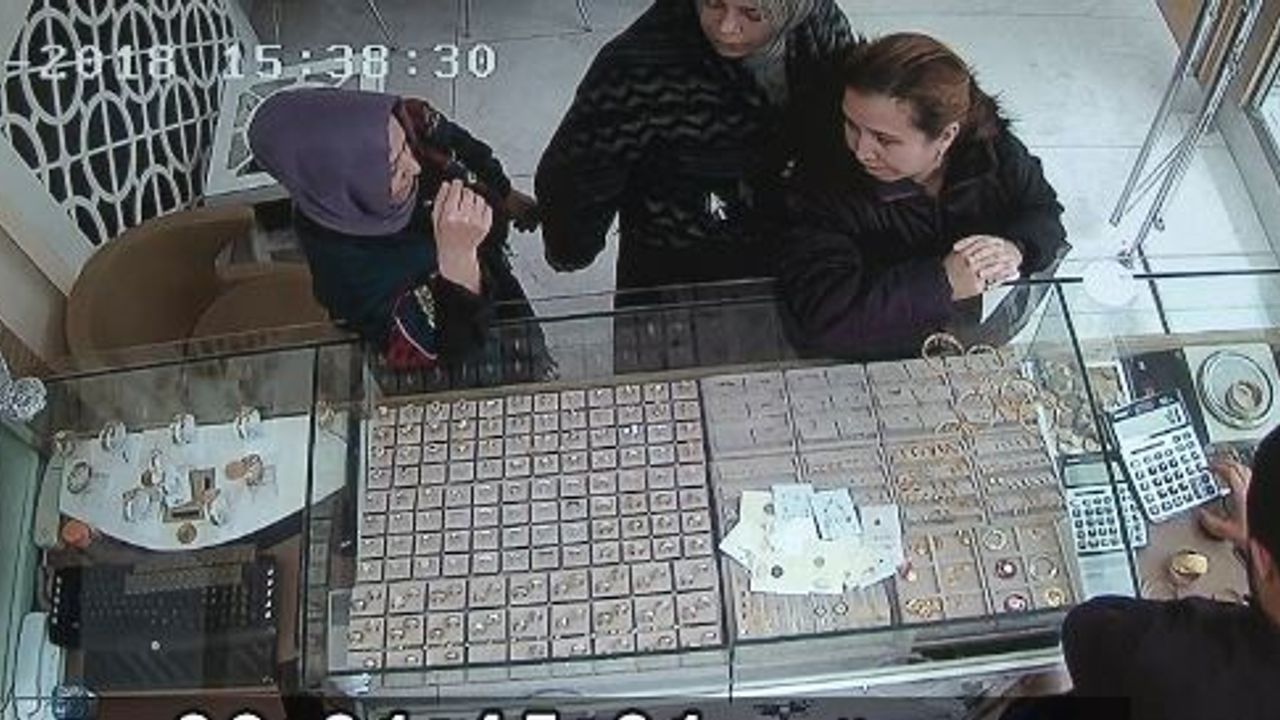 Organize bilezik hırsızlığı saniye saniye görüntülendi