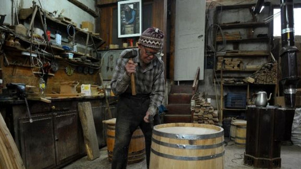 Dede ile torunun fıçıları Türkiye’nin her yerinden alıcı buluyor