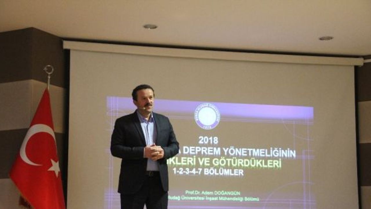 Prof. Dr. Doğangün, öğrencilere yeni deprem yönetmeliğini anlattı