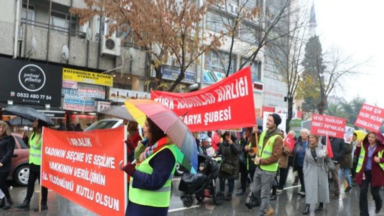 Sakaryalı kadınlar, seçme ve seçilme hakkını kutlamak için yürüdü