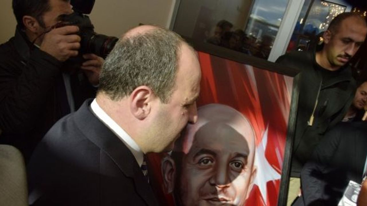 Şehit ağabeyinin adının verildiği kütüphanenin açılışında Bakan Varank duygusal anlar yaşadı