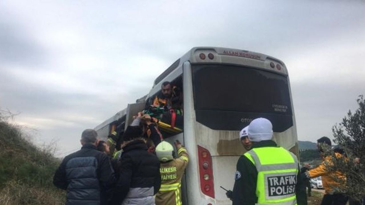 Üniversite öğrencilerini taşıyan minibüs kaza yaptı: 6 yaralı